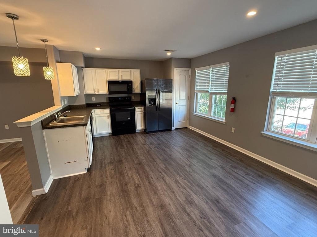135 S Charlotte Street - Photo 5