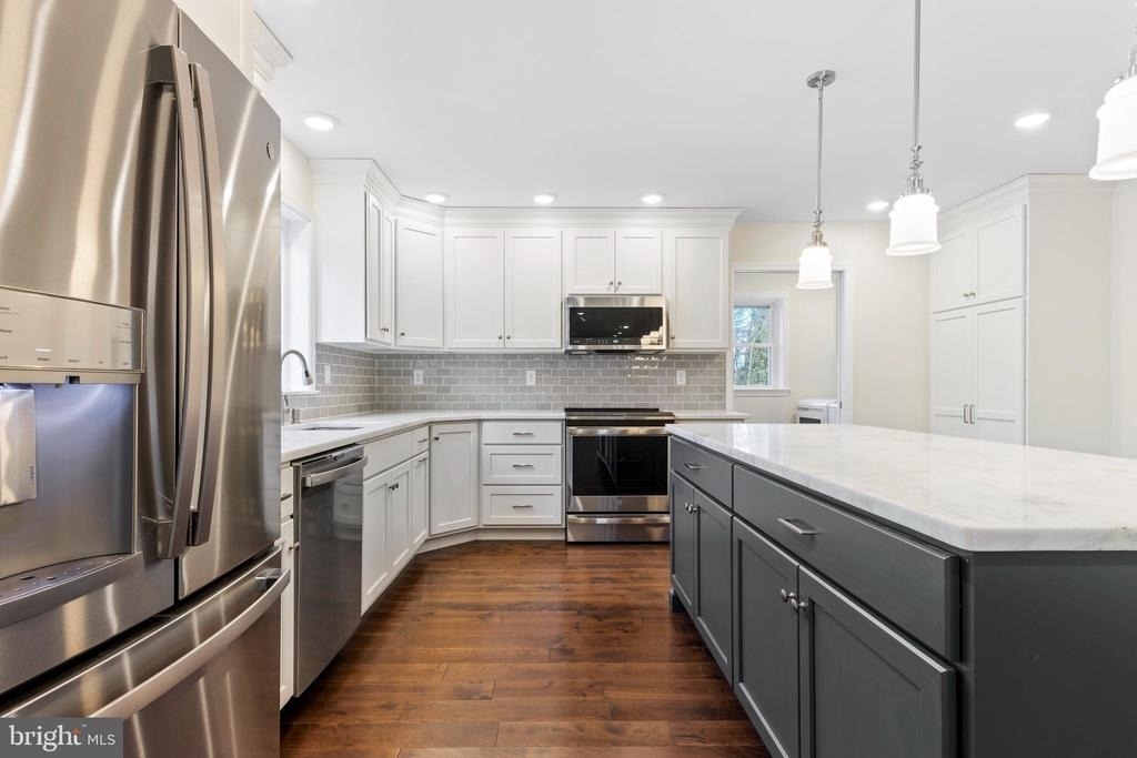 517 Highland Avenue - Photo 3