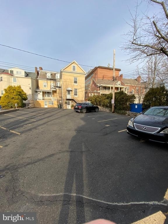 50 Court Street E - Photo 2