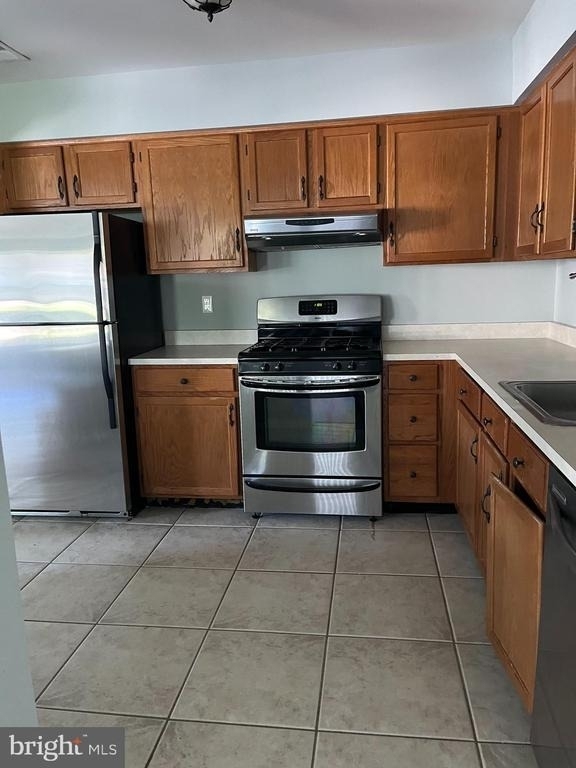 142 Andover - Photo 6