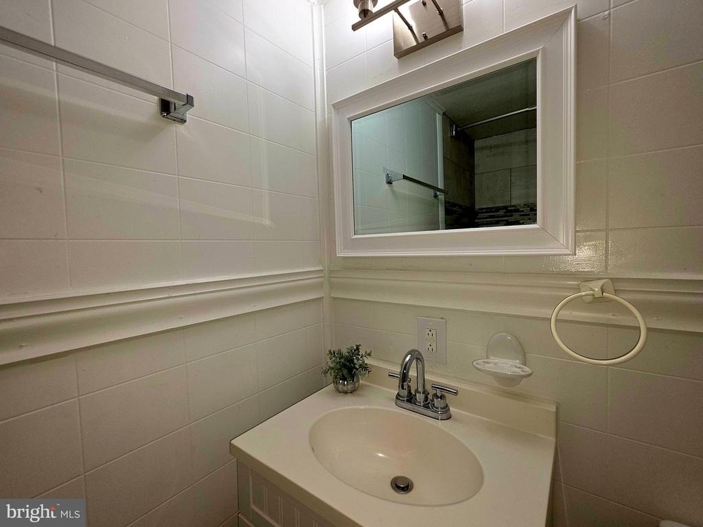 7316 Donnell Place - Photo 15