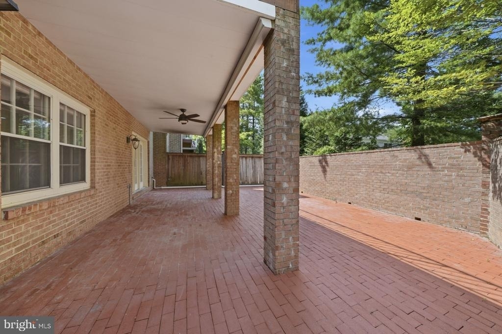 8904 Barrowgate Court - Photo 44