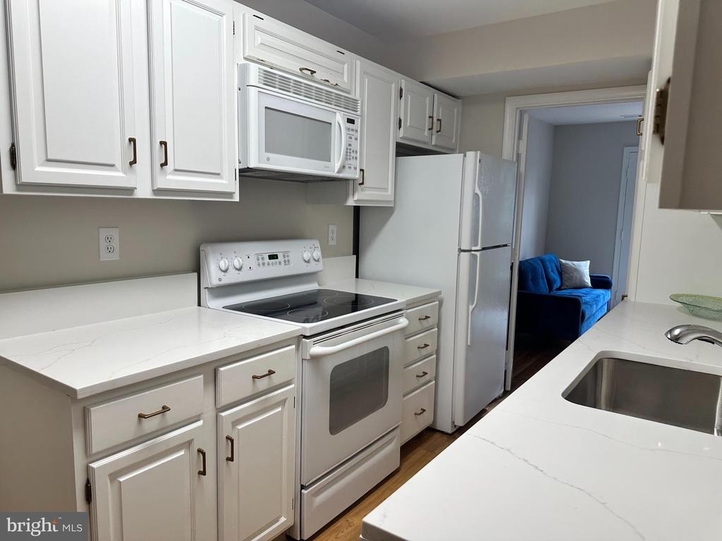 4847 Chevy Chase Drive - Photo 6