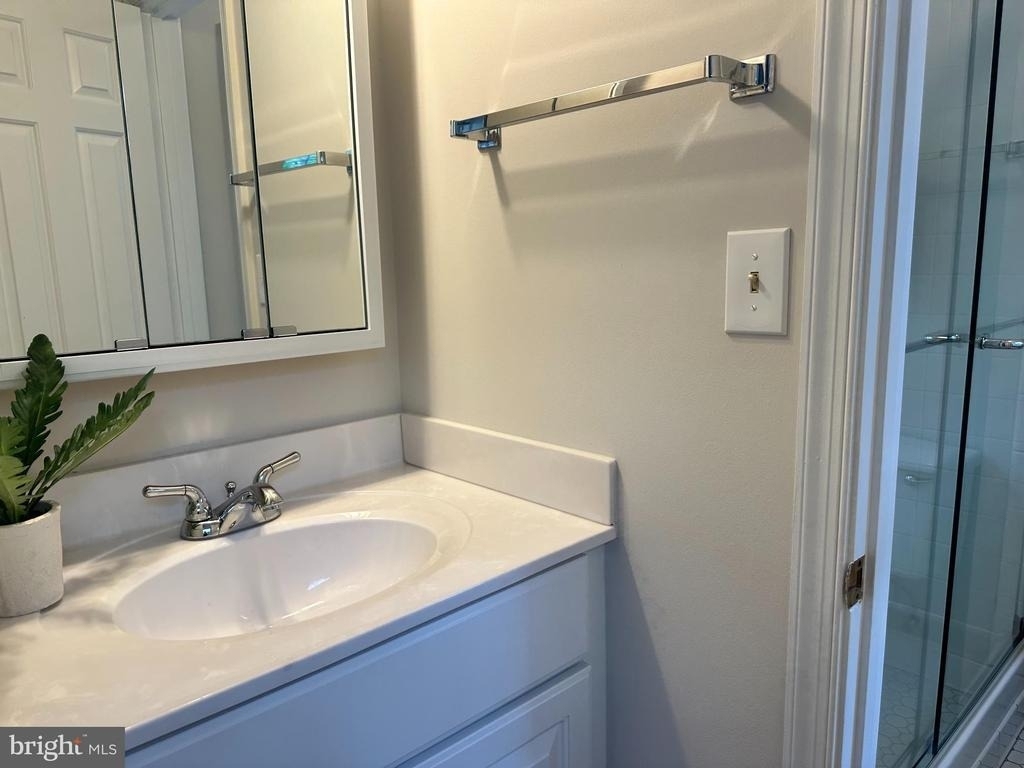 4847 Chevy Chase Drive - Photo 11