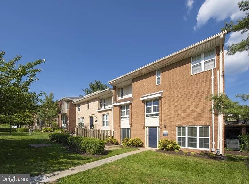 1699 Yale Place - Photo 24