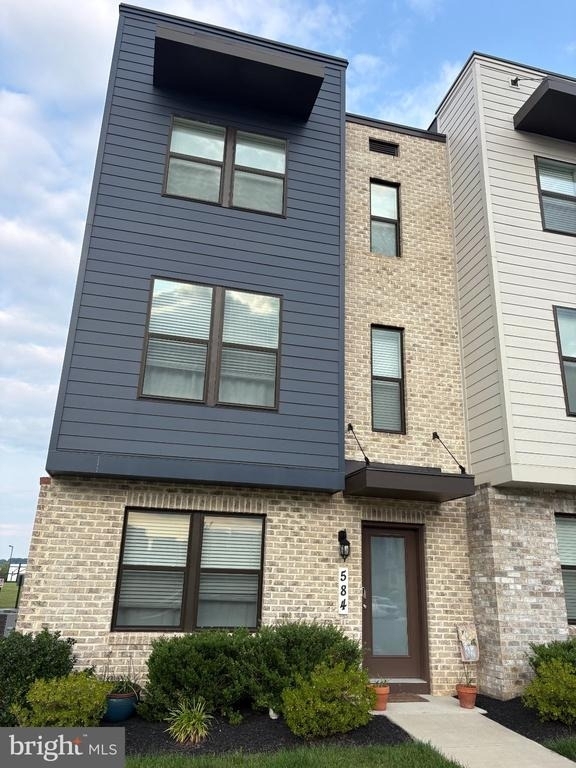 584 Union Street - Photo 0
