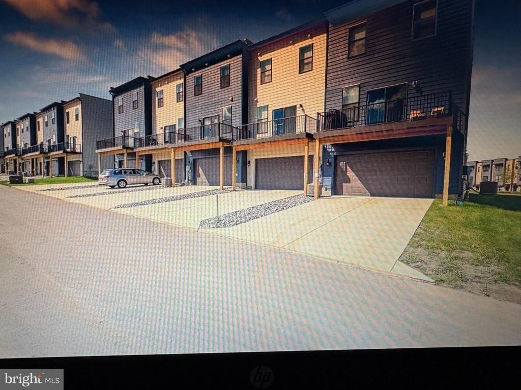 584 Union Street - Photo 3
