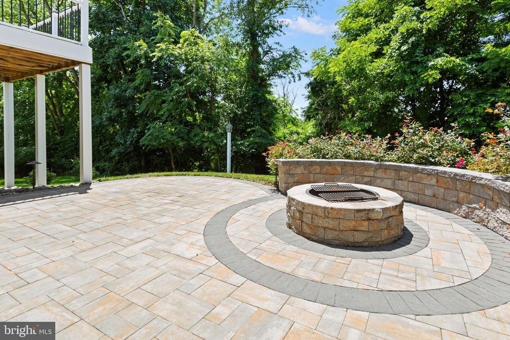 1112 Saxton Drive - Photo 53