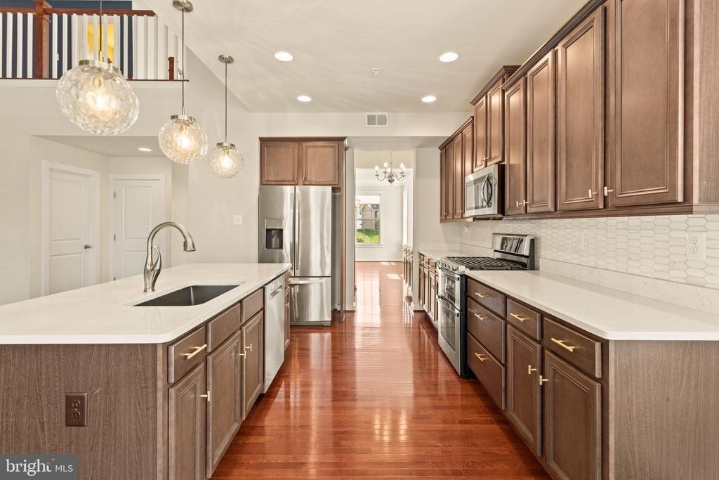 1112 Saxton Drive - Photo 9