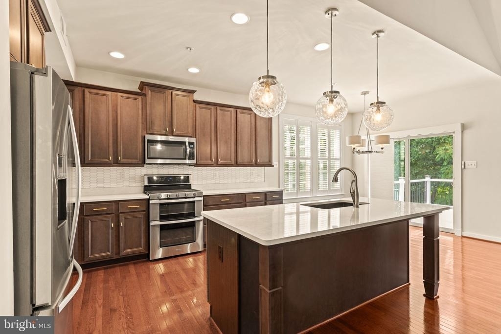 1112 Saxton Drive - Photo 8