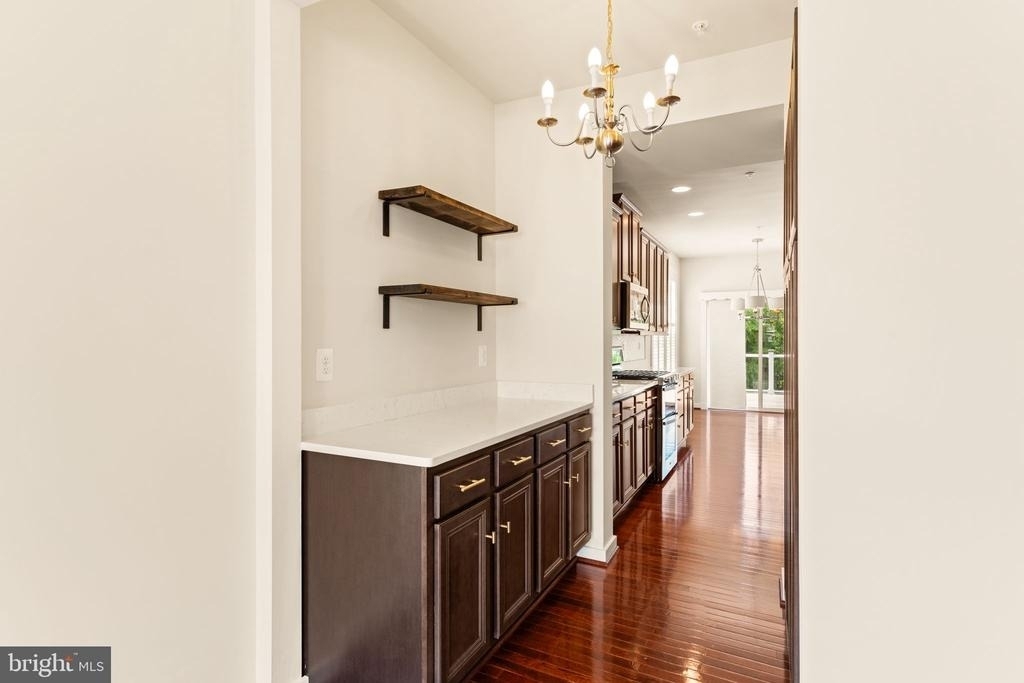 1112 Saxton Drive - Photo 7