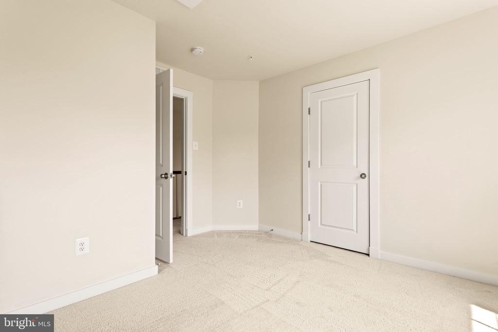 1112 Saxton Drive - Photo 39