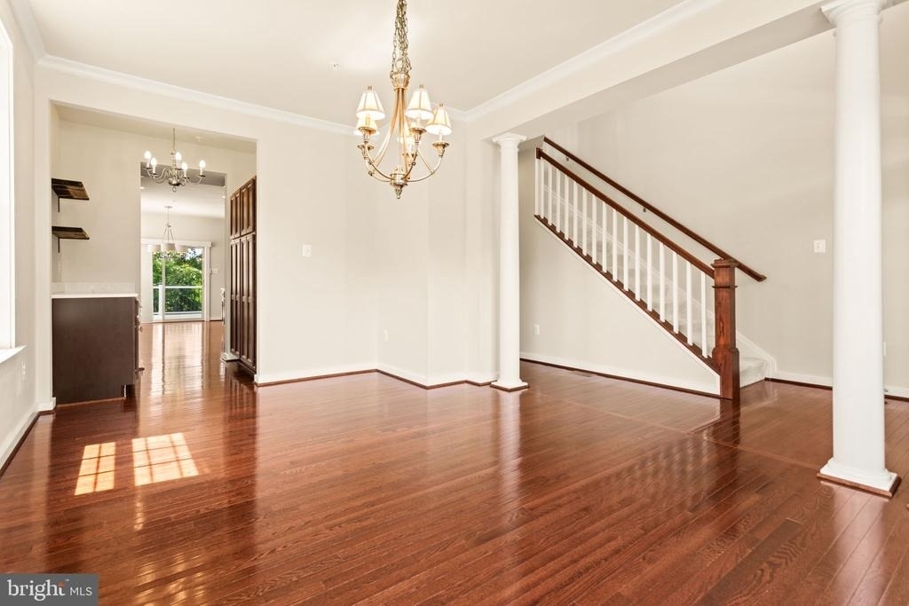 1112 Saxton Drive - Photo 6