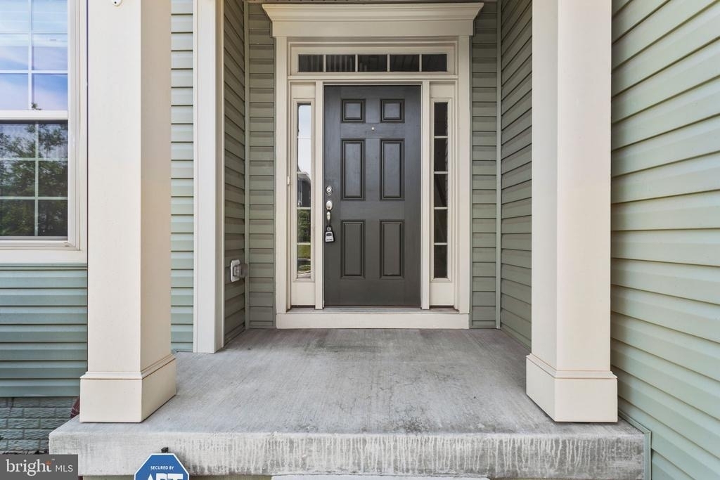 1112 Saxton Drive - Photo 2
