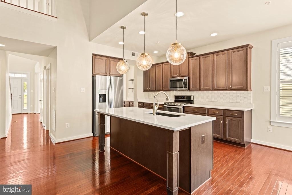 1112 Saxton Drive - Photo 10