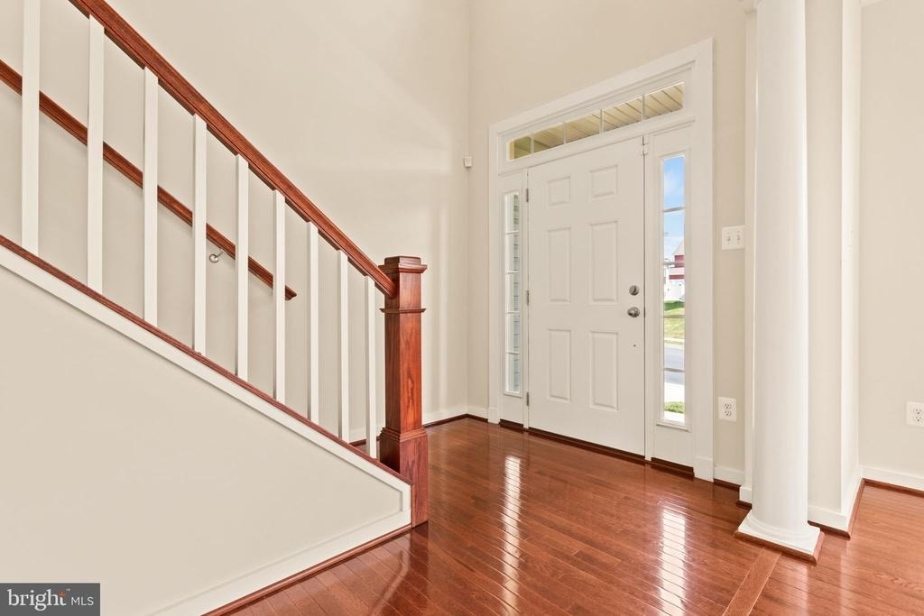 1112 Saxton Drive - Photo 3