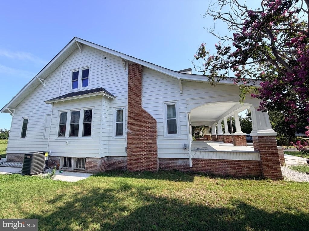 1004 West Street - Photo 1