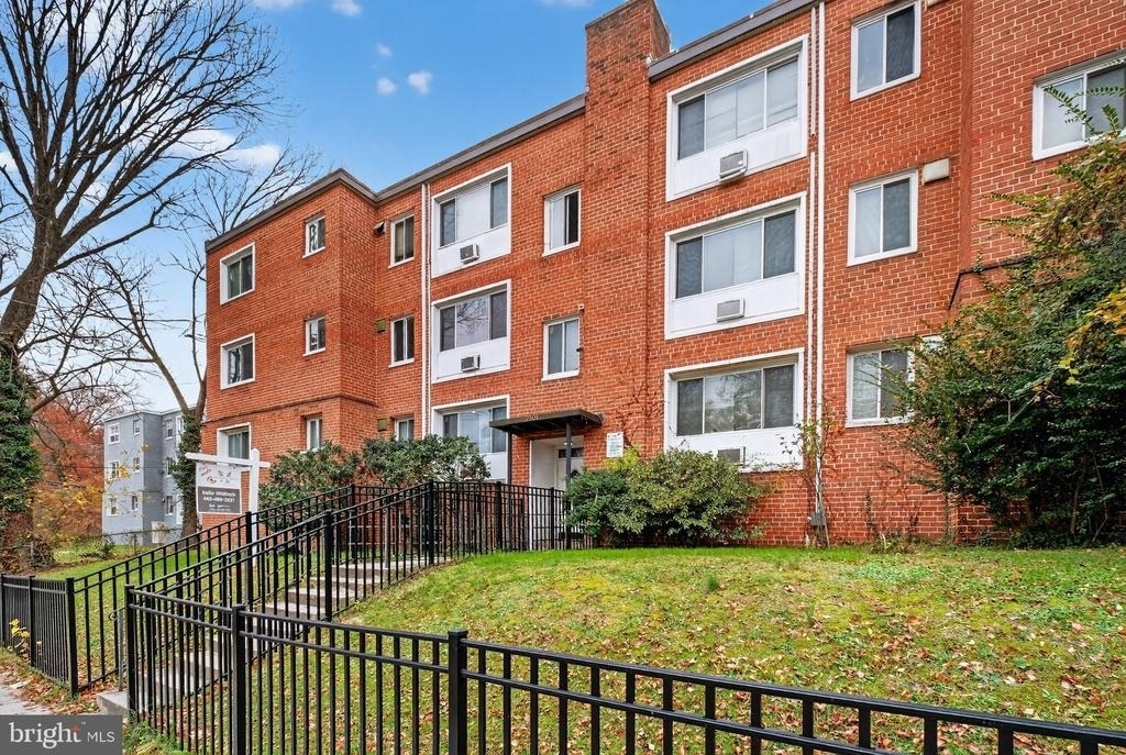 2901 Gainesville Street Se - Photo 1