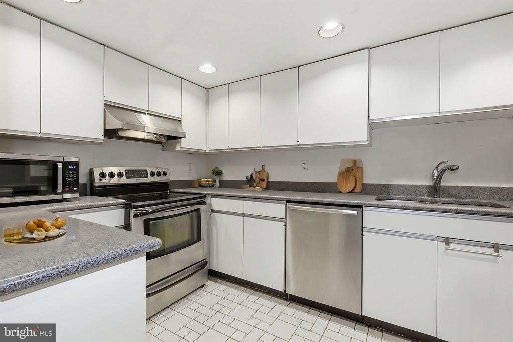 308 East Capitol Street Ne - Photo 3