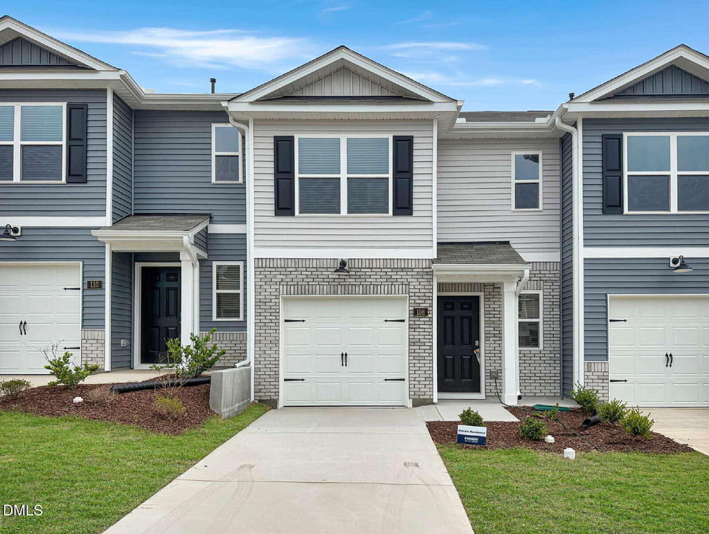 108 Clementine Street - Photo 0