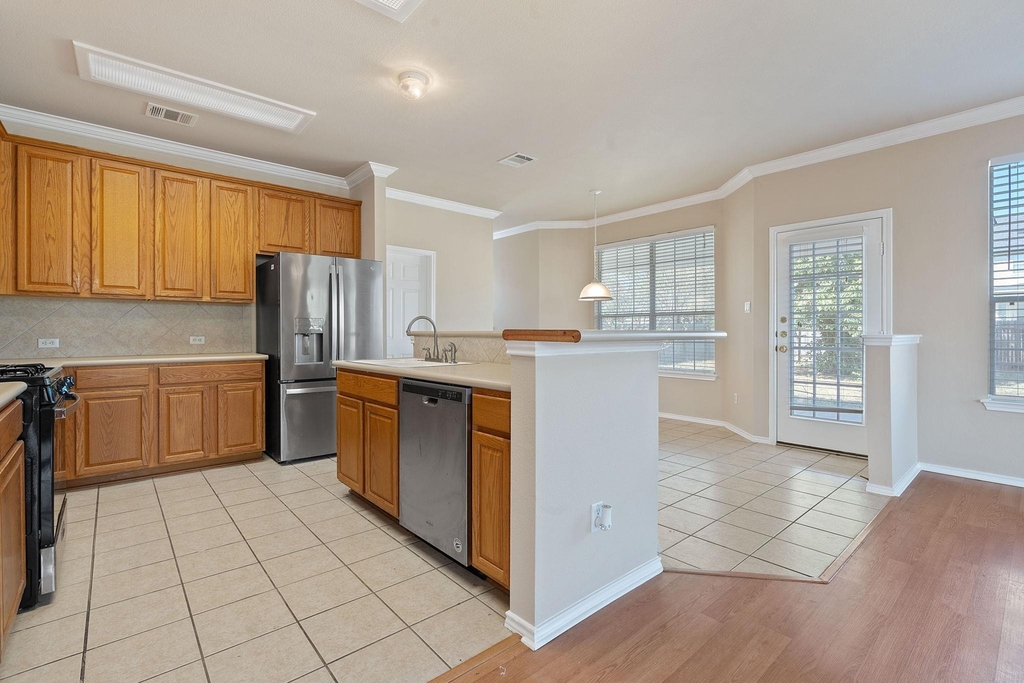 10808 Chippenhook Ct - Photo 4