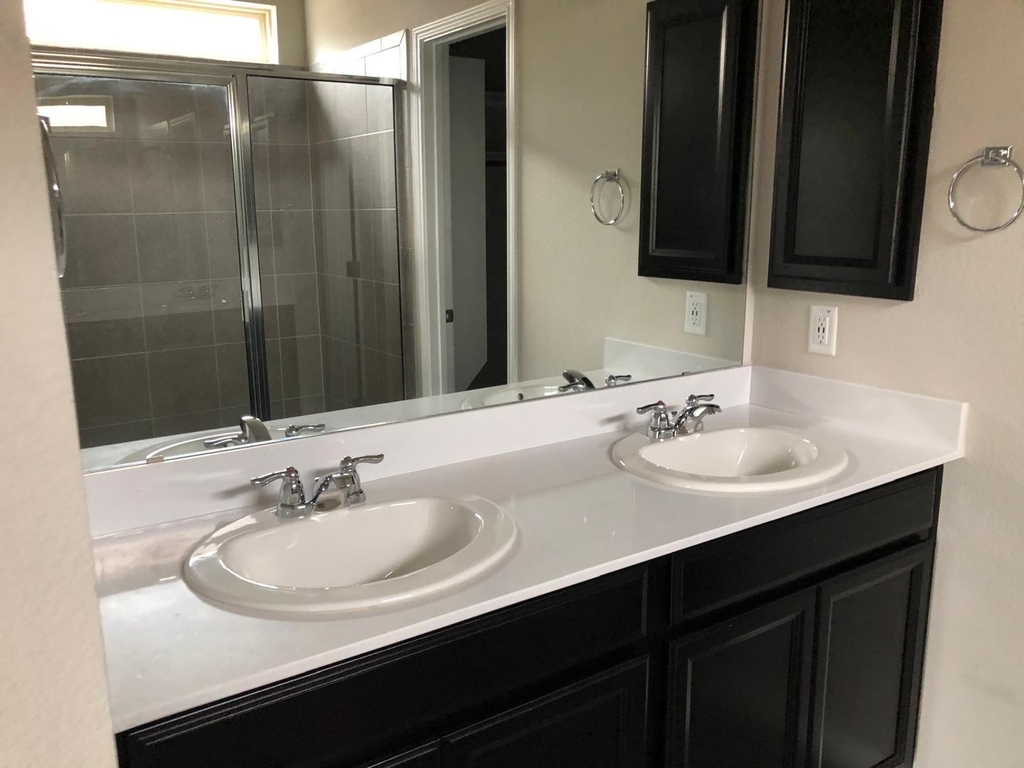 1052 Myrna Bnd - Photo 17