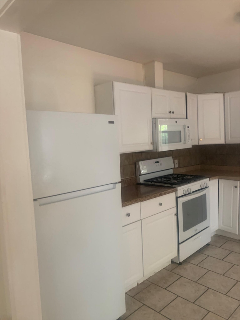 613 E 50th St - Photo 5