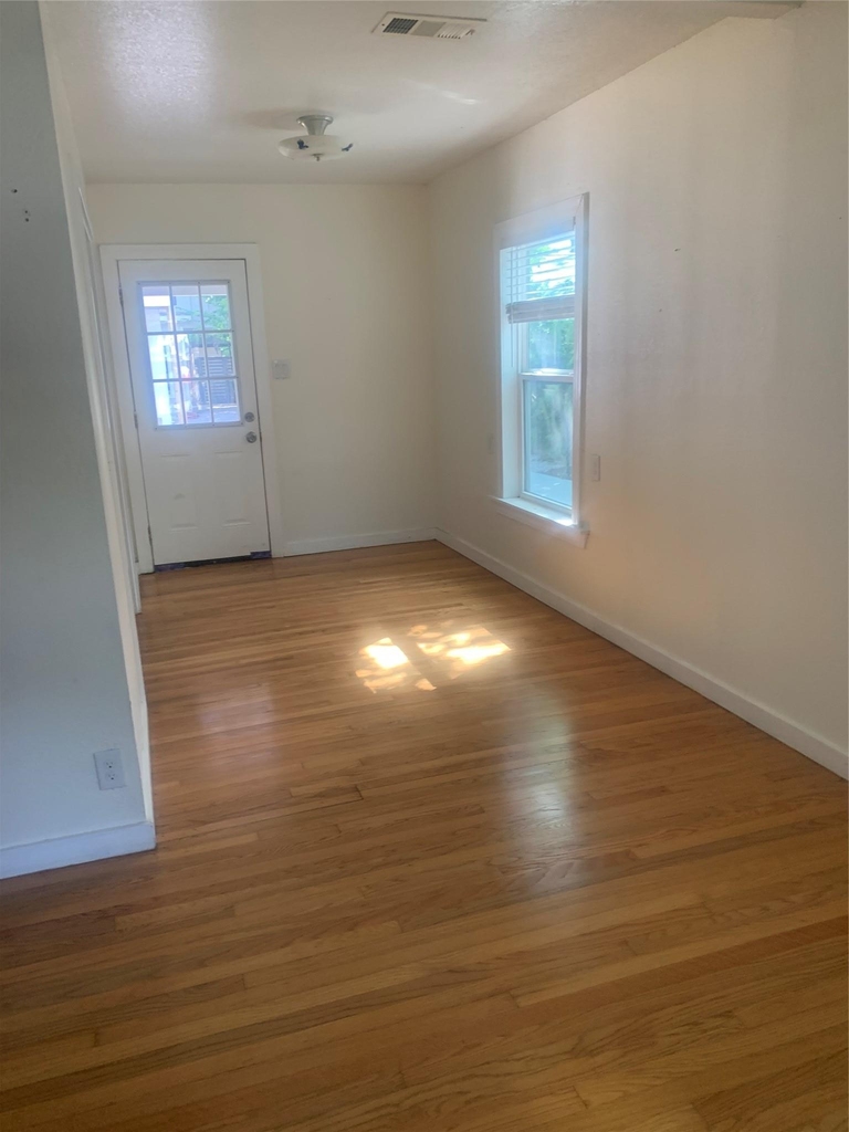 613 E 50th St - Photo 3