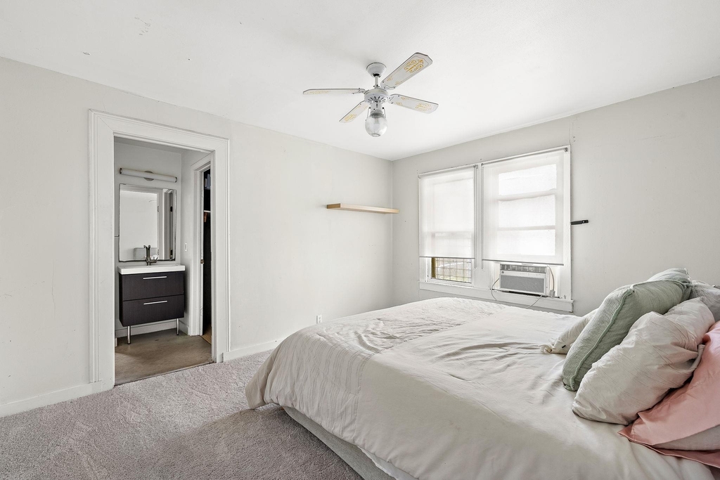 1710 Haskell St - Photo 14