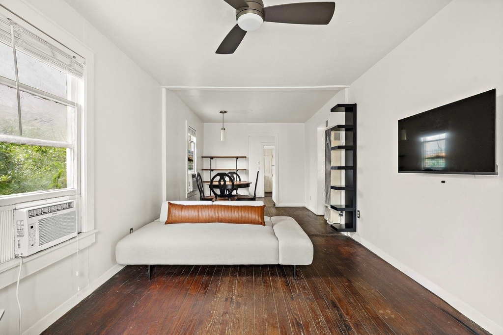 1710 Haskell St - Photo 7