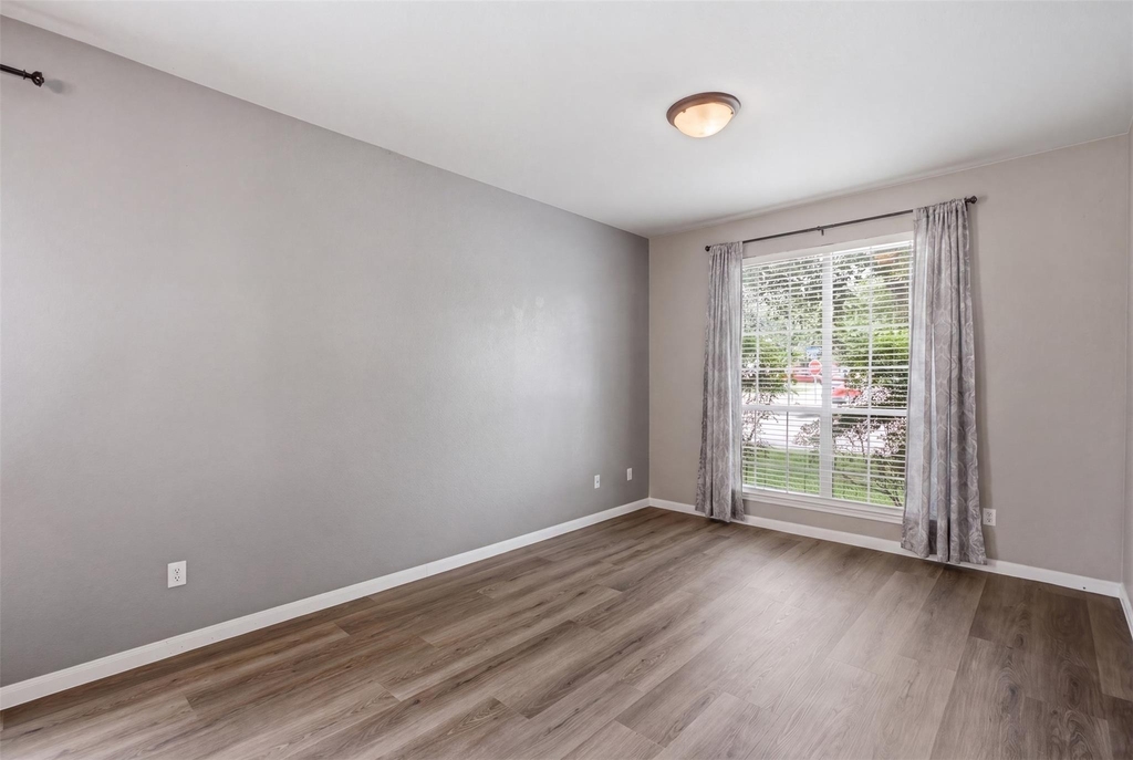 2302 Brookhollow Ter - Photo 11
