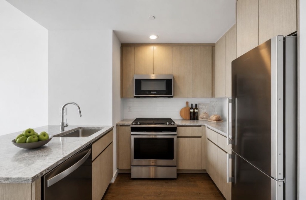 22-44 Jackson Avenue - Photo 2