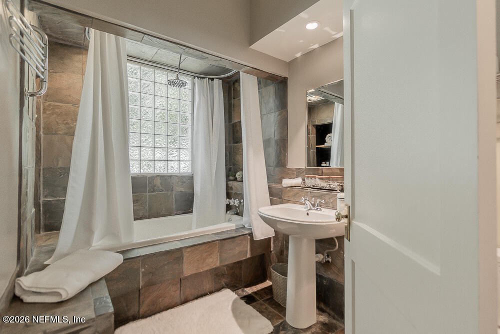 2751 Herschel Street - Photo 10