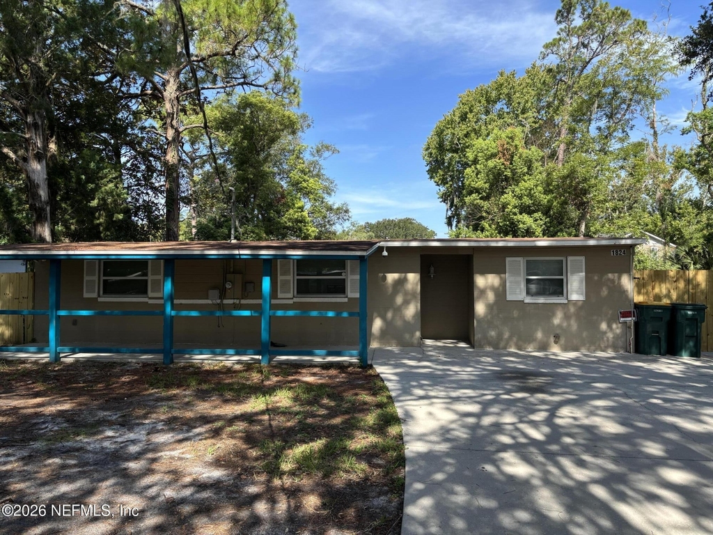 1824 S Brookview Drive S - Photo 0