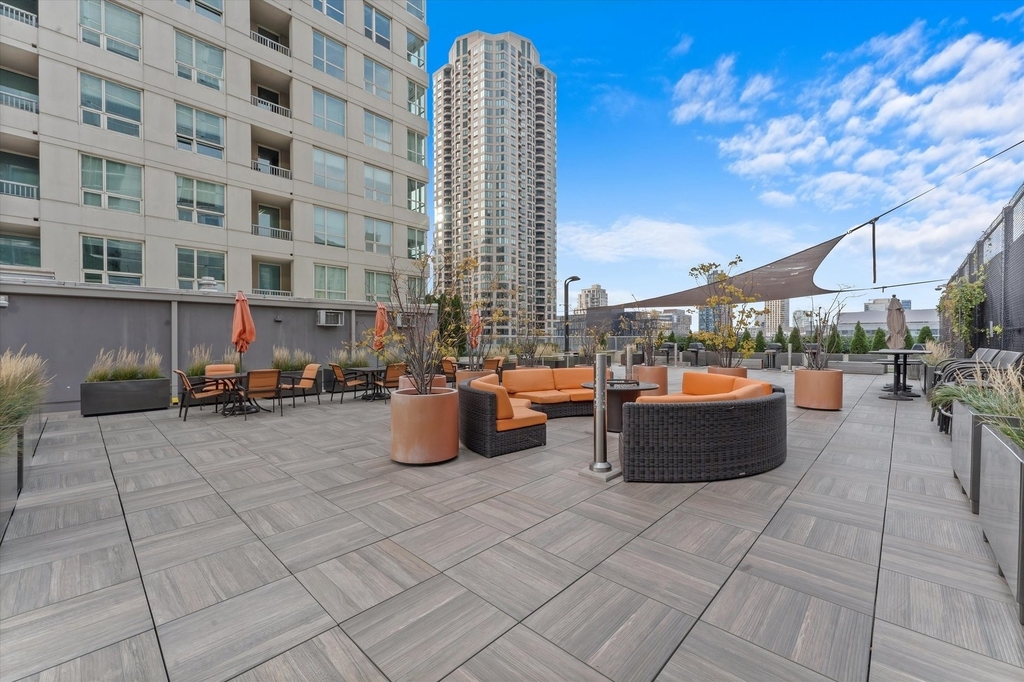345 N Lasalle Street - Photo 15