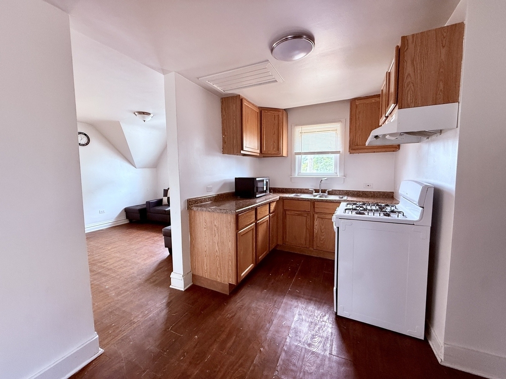 1801 Victoria Avenue - Photo 5