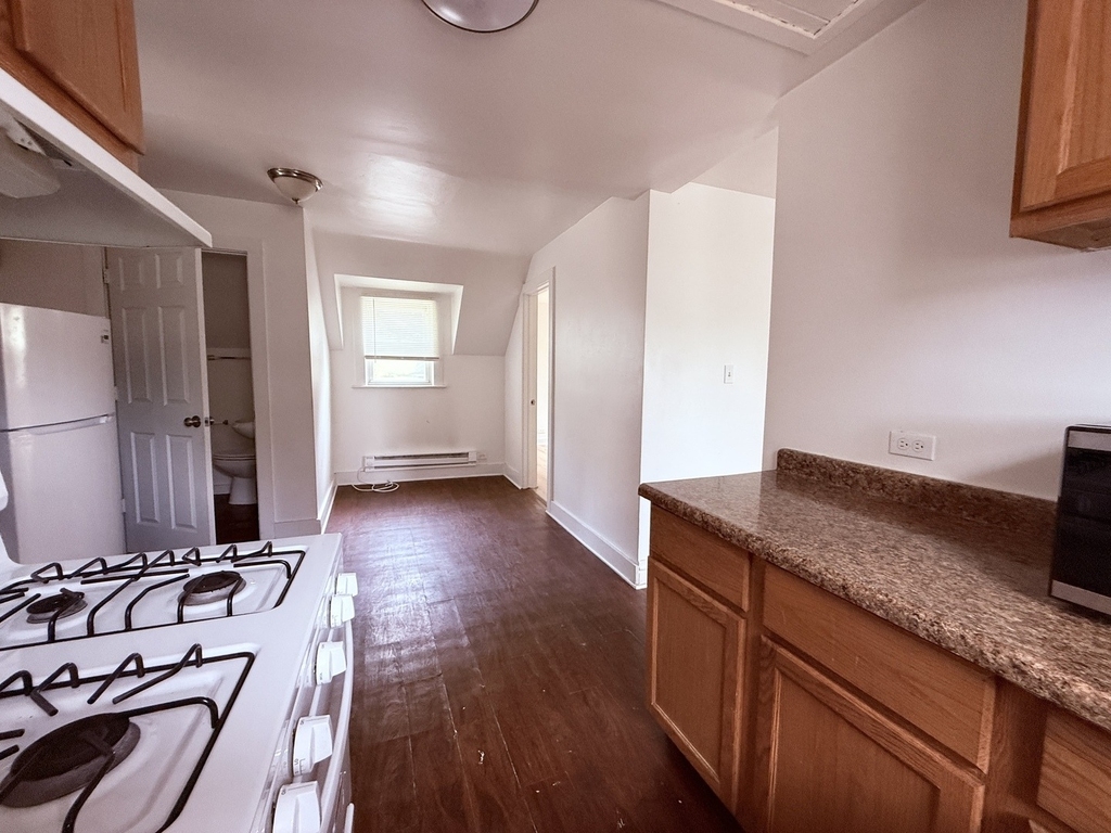 1801 Victoria Avenue - Photo 4