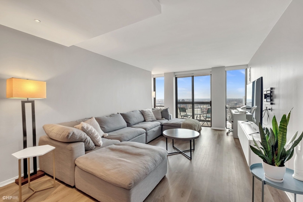 1660 N Lasalle Street - Photo 2