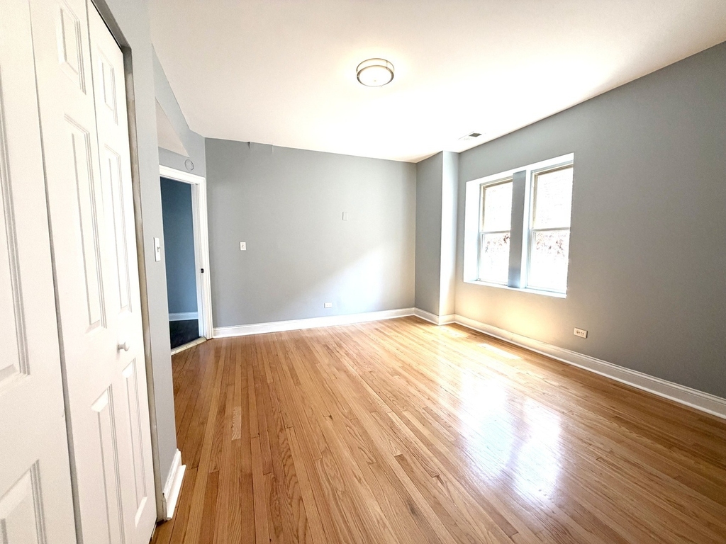 7821 S Phillips Avenue - Photo 6
