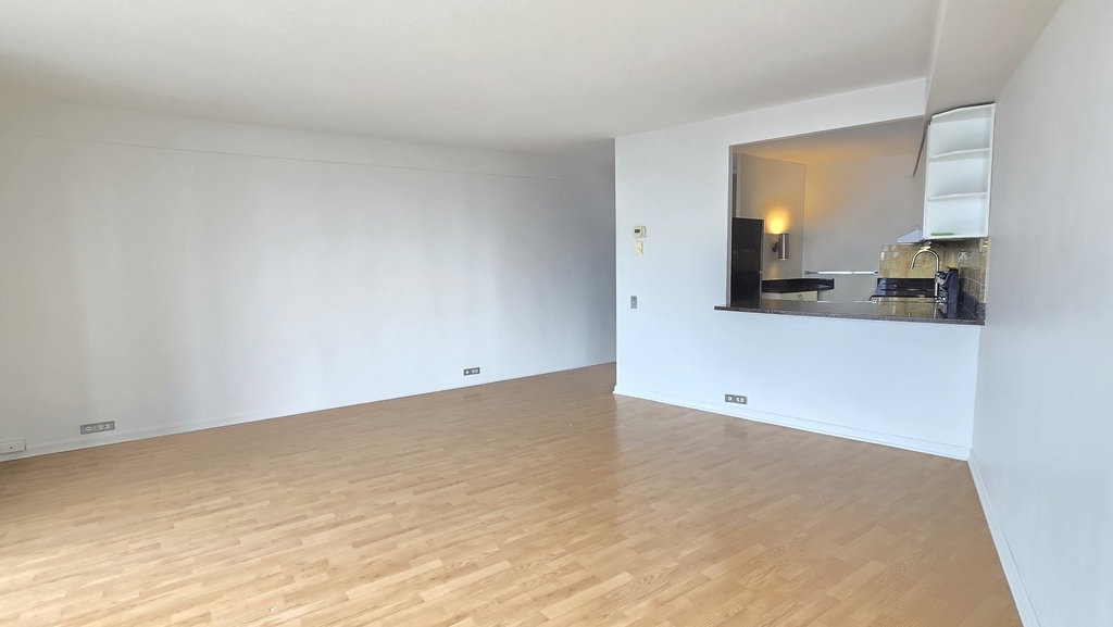 300 N State Street - Photo 5
