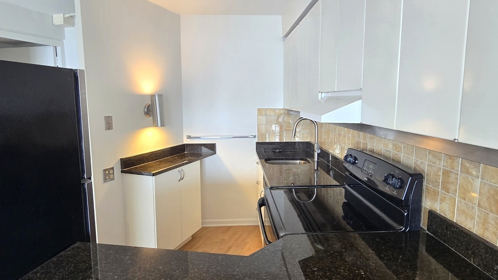 300 N State Street - Photo 6