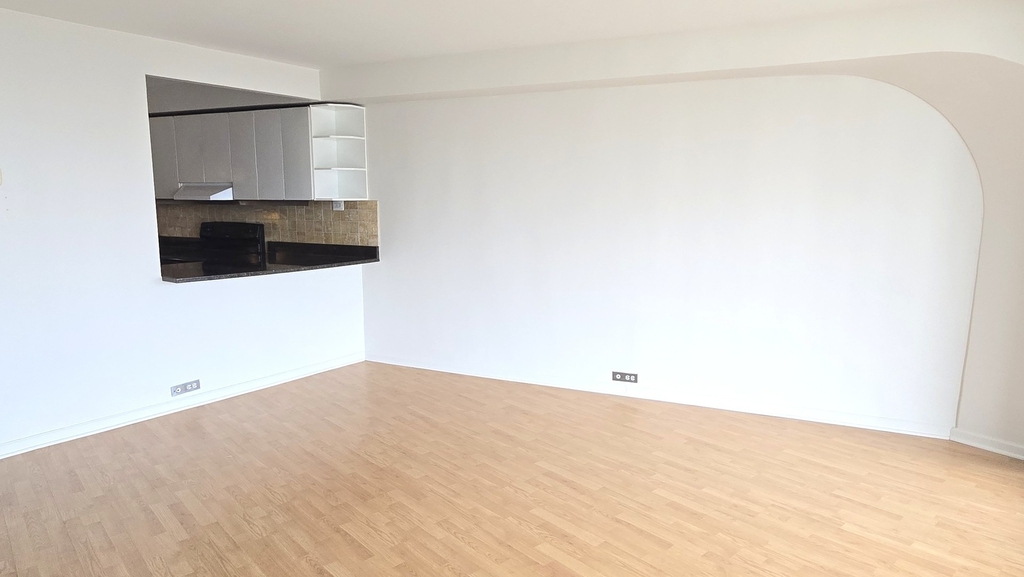 300 N State Street - Photo 4