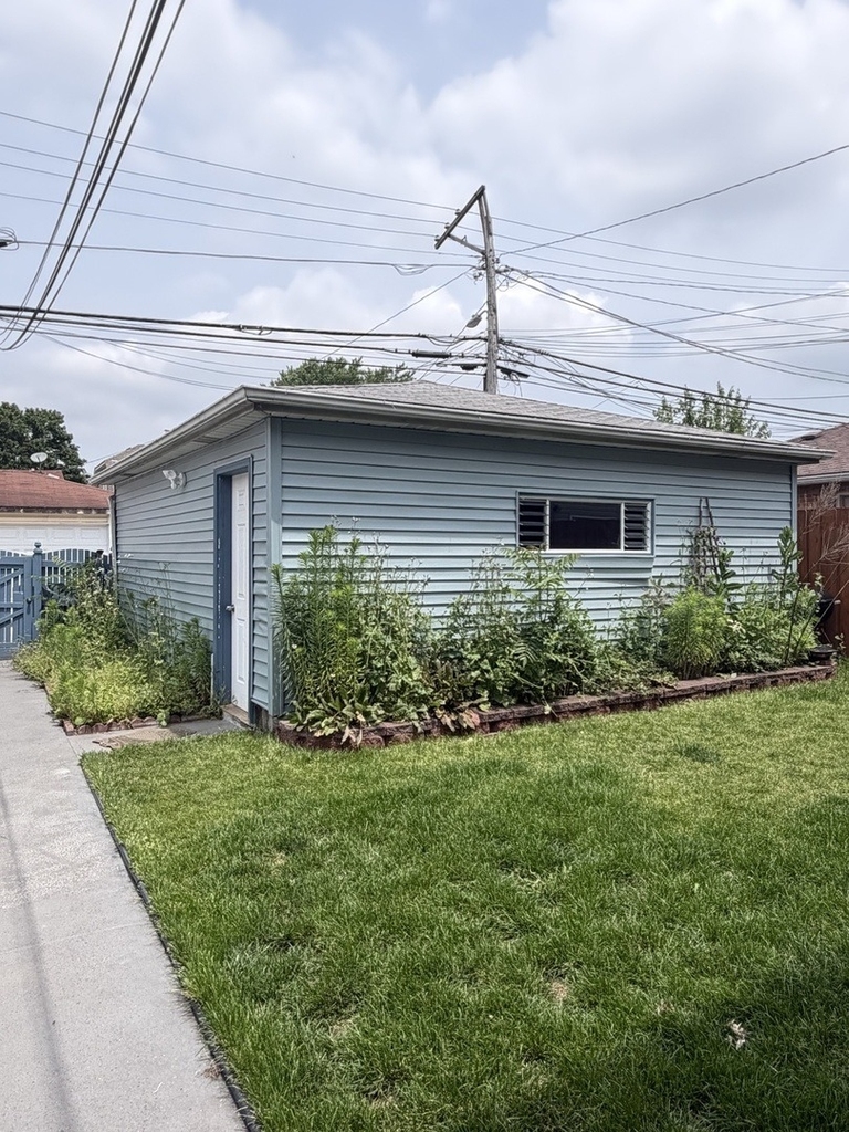 7732 W Addison Street - Photo 3