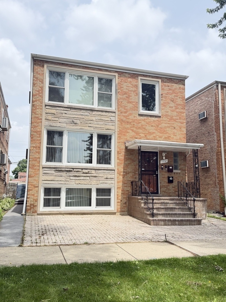 7732 W Addison Street - Photo 0