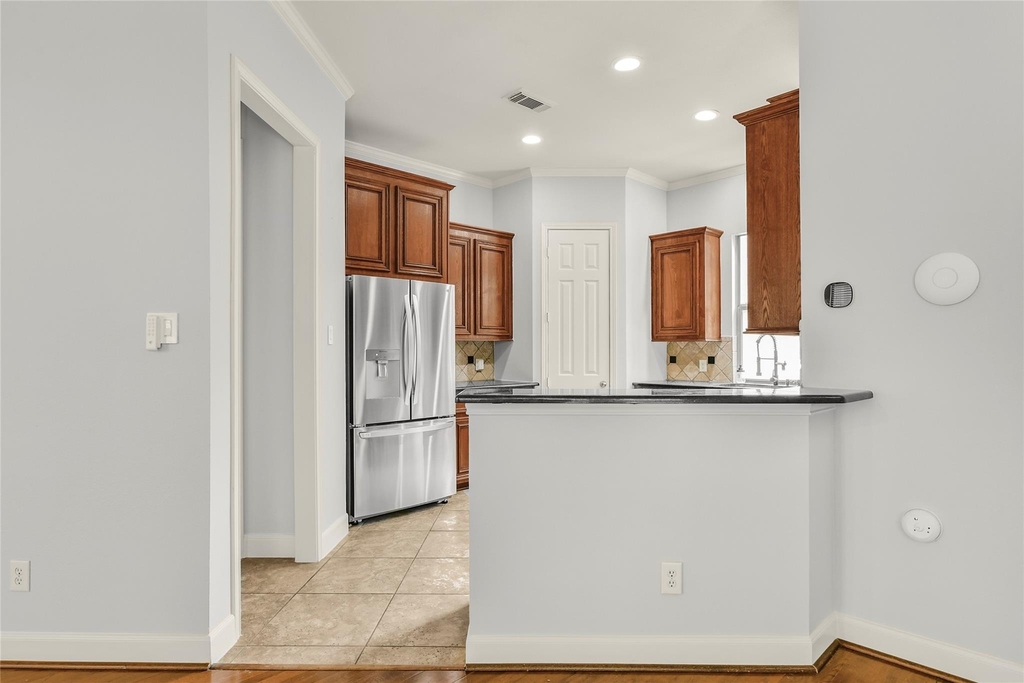 1607 W Dallas Street - Photo 4
