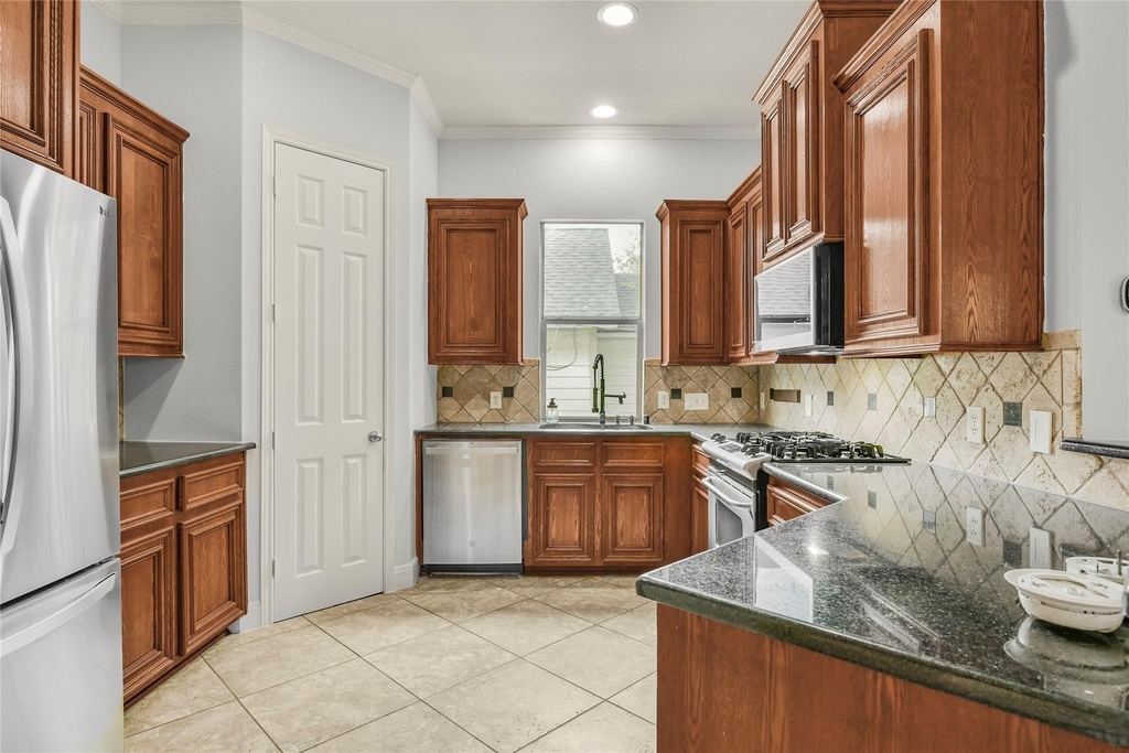 1607 W Dallas Street - Photo 3