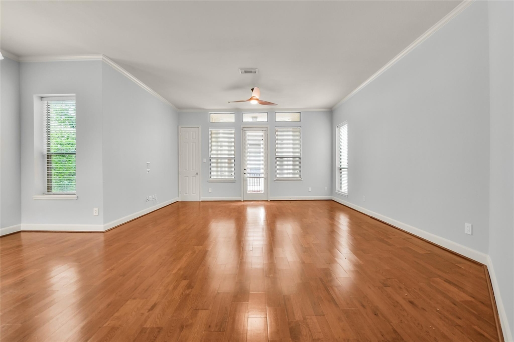 1607 W Dallas Street - Photo 2
