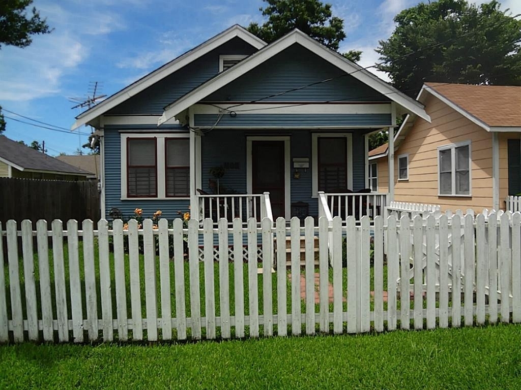 1108 Mathis - Photo 0