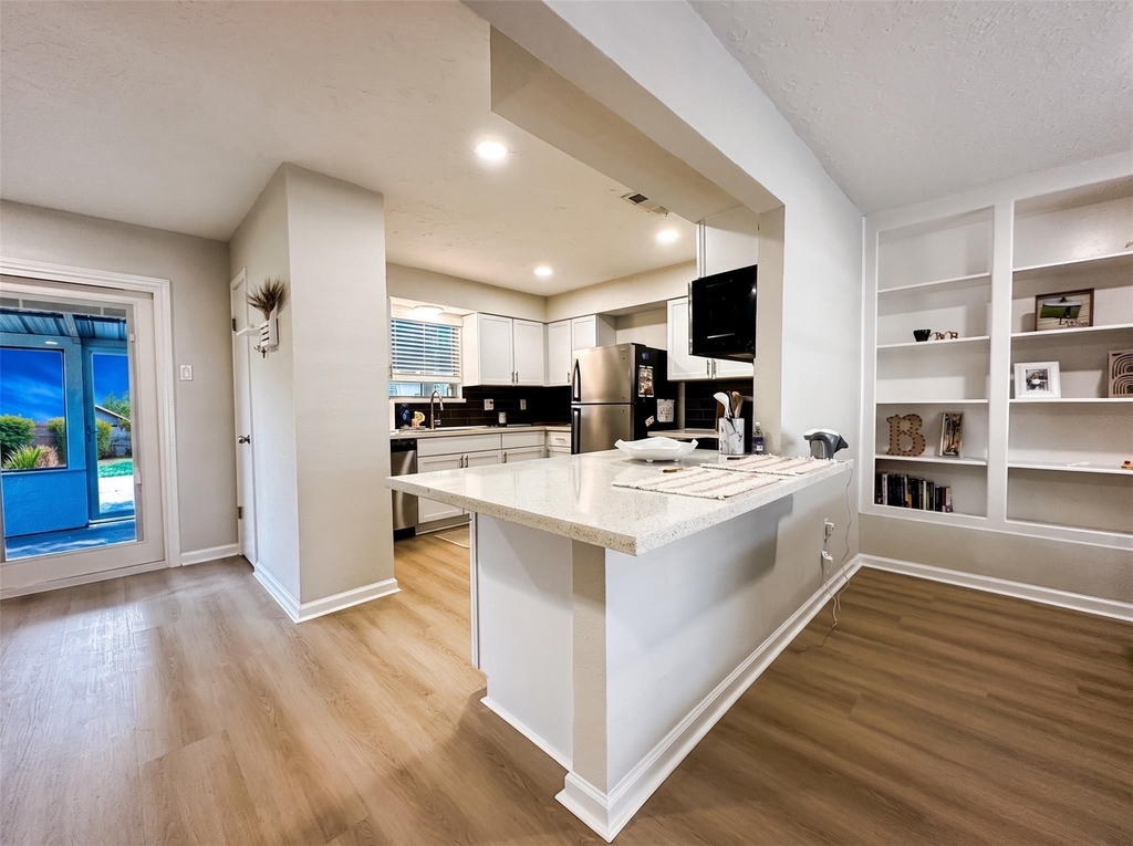9332 Derrik Drive - Photo 4