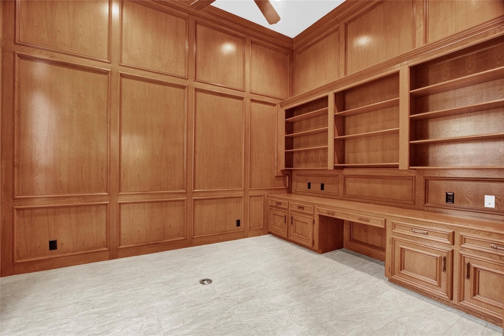 611 N Hickory Street - Photo 4
